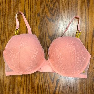 NWOT Victoria’s Secret Light Pink Lace Light Push Up Bra